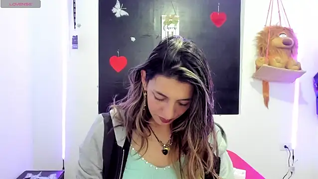 Snapshot of queen-natty chatting on 01/10/25, 04:33 queen-natty online show from 01/10/25, 04:33