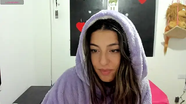 Snapshot of queen-natty chatting on 01/14/25, 03:22 queen-natty online show from 01/14/25, 03:22