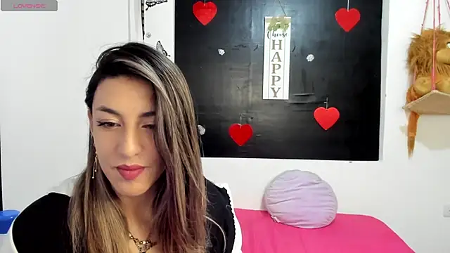 Snapshot of queen-natty chatting on 01/22/25, 04:02 queen-natty online show from 01/22/25, 04:02