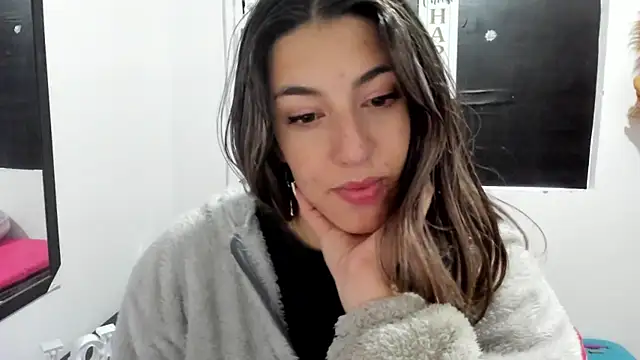 Snapshot of queen-natty chatting on 01/29/25, 02:32 queen-natty online show from 01/29/25, 02:32