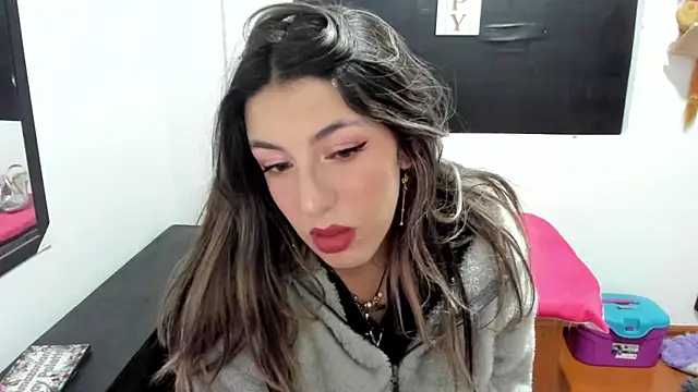 Snapshot of queen-natty chatting on 01/31/25, 03:20 queen-natty online show from 01/31/25, 03:20