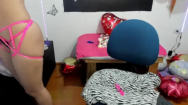 Snapshot of queen-natty chatting on 03/06/25, 03:13 queen-natty online show from 03/06/25, 03:13