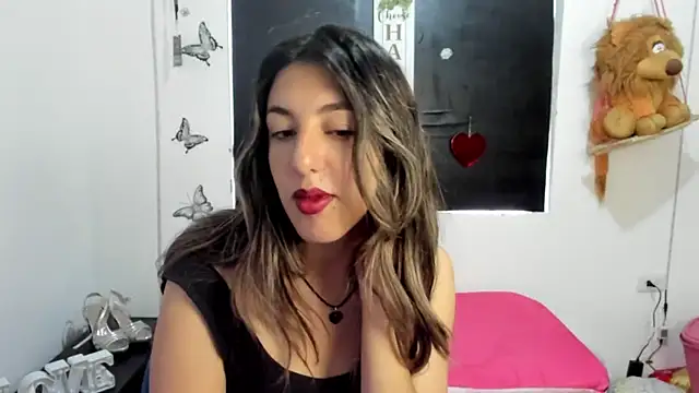 Snapshot of queen-natty chatting on 03/10/25, 01:32 queen-natty online show from 03/10/25, 01:32