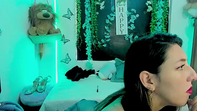 Snapshot of queen-natty chatting on 10/27/25, 02:43 queen-natty online show from 10/27/25, 02:43