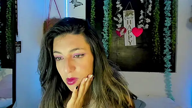 Snapshot of queen-natty chatting on 02/18/26, 01:56 queen-natty online show from 02/18/26, 01:56