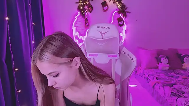 Snapshot of tikkisa chatting on 12/26/24, 05:51 tikkisa online show from 12/26/24, 05:51