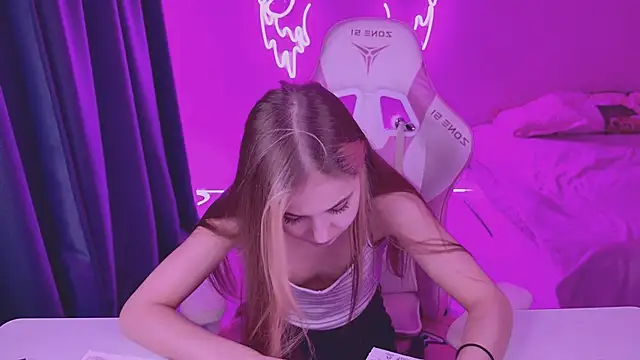 Snapshot of tikkisa chatting on 02/01/25, 09:40 tikkisa online show from 02/01/25, 09:40