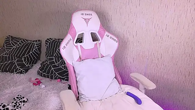 Snapshot of tikkisa chatting on 09/23/25, 07:28 tikkisa online show from 09/23/25, 07:28