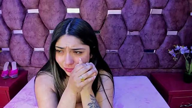 Lucy Anall  online show from 10/18/25, 10:10