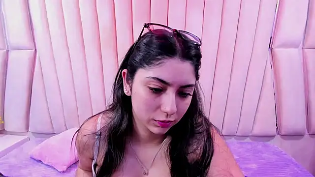 Lucy Anall  online show from 11/26/25, 10:00