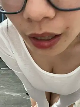 Snapshot of Bella0815 chatting on 12/12/24, 06:47 Bella0815 online show from 12/12/24, 06:47