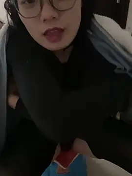 Snapshot of Bella0815 chatting on 12/22/24, 07:33 Bella0815 online show from 12/22/24, 07:33