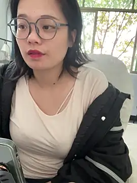 Snapshot of Bella0815 chatting on 12/29/24, 06:14 Bella0815 online show from 12/29/24, 06:14