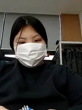 hello098712 online show from 10/17/25, 03:31