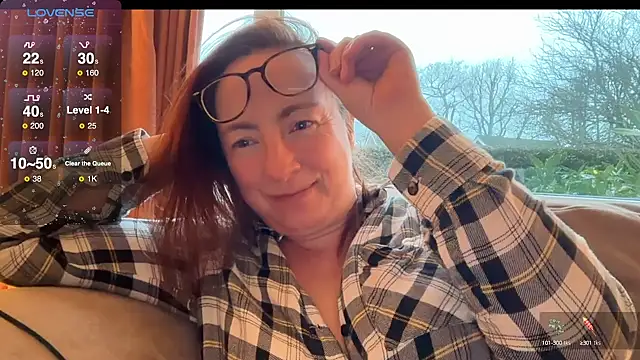 Snapshot of LouiseTswing chatting on 12/04/24, 03:43 LouiseTswing online show from 12/04/24, 03:43