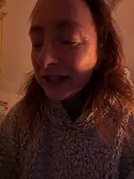 Snapshot of LouiseTswing chatting on 12/11/24, 04:20 LouiseTswing online show from 12/11/24, 04:20