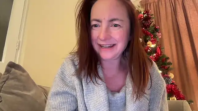 Snapshot of LouiseTswing chatting on 12/19/24, 06:56 LouiseTswing online show from 12/19/24, 06:56