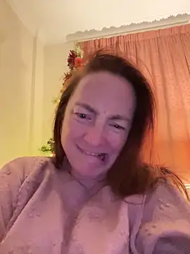 Snapshot of LouiseTswing chatting on 12/30/24, 08:25 LouiseTswing online show from 12/30/24, 08:25