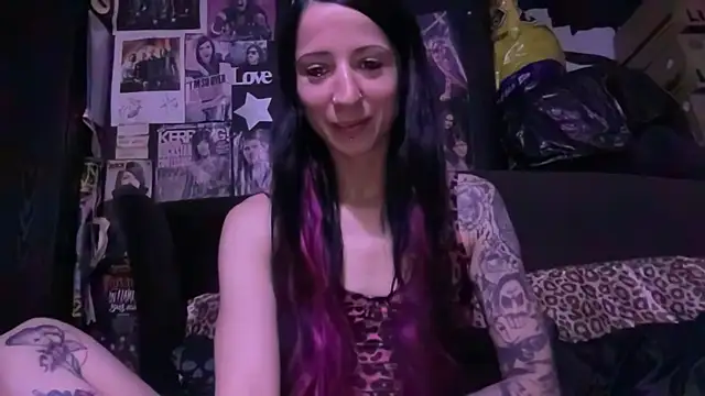 MissMidnightUK online show from 11/04/25, 11:59