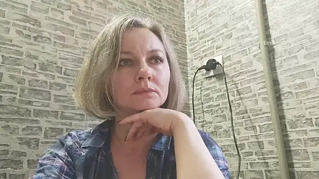 EdithManning online show from 01/20/25, 01:42