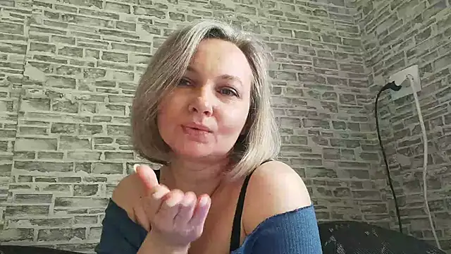 EdithManning online show from 03/10/25, 06:05