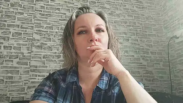 EdithManning online show from 03/19/25, 06:24