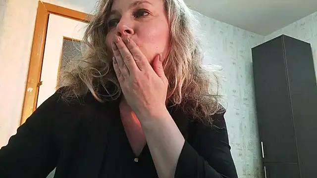 EdithManning online show from 05/11/26, 05:32