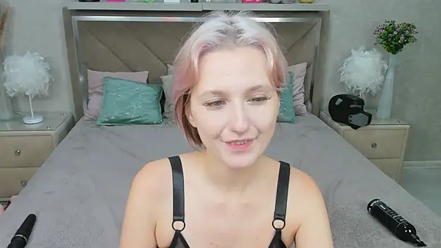 MiaKarlos online show from 07/24/26, 01:14