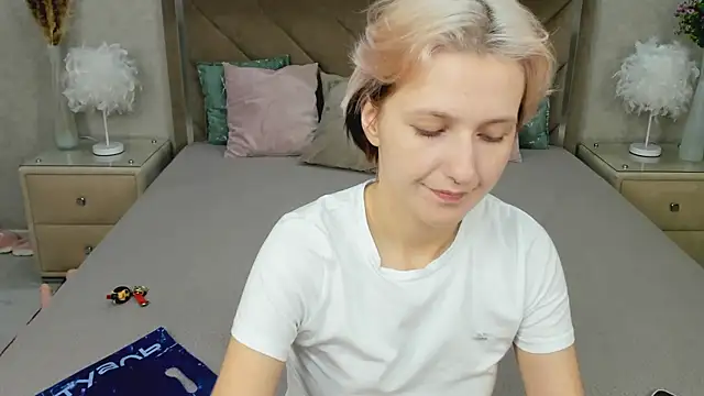 MiaKarlos online show from 07/28/26, 01:23