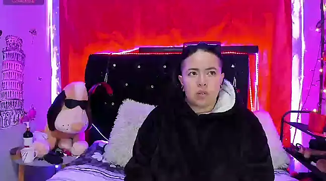 katieeandsharonn online show from 01/25/25, 12:17