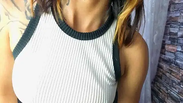 Miaa Thopmson online show from 11/08/25, 08:40