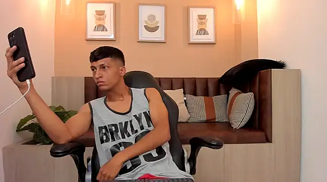 Snapshot of wolf_james123 chatting on 02/05/25, 02:05 wolf james123 online show from 02/05/25, 02:05