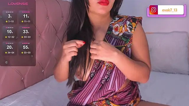 Snapshot of shara_queen1 chatting on 01/23/25, 01:02 shara queen1 online show from 01/23/25, 01:02