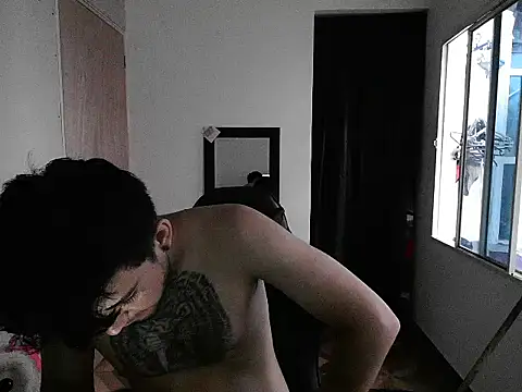 Snapshot of SeduxionDuo chatting on 11/06/25, 01:23 SeduxionDuo online show from 11/06/25, 01:23