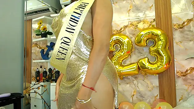 zoey-fox online show from 12/01/25, 11:32