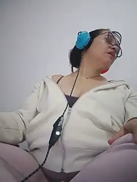 gaby0075 online show from 12/03/24, 10:07