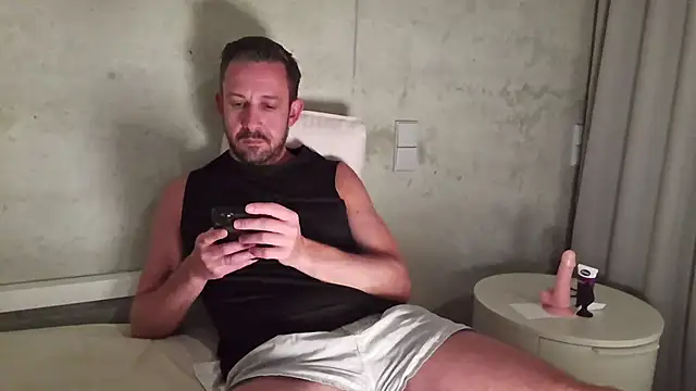 Snapshot of Alex_cut chatting on 06/14/26, 10:56 Alex cut online show from 06/14/26, 10:56