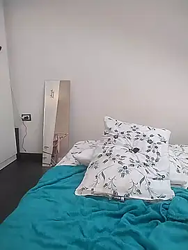 Mila Lovi online show from 02/12/25, 12:01