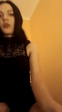 Snapshot of Kristall31 chatting on 12/15/24, 04:40 Kristall31 online show from 12/15/24, 04:40