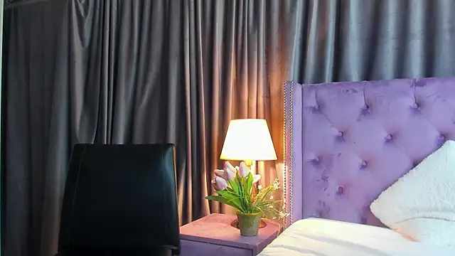 Snapshot of JulietShy chatting on 12/27/24, 08:28 JulietShy online show from 12/27/24, 08:28