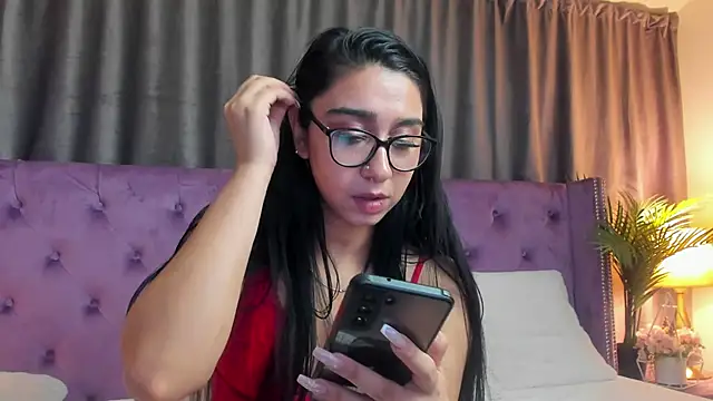 Snapshot of JulietShy chatting on 12/29/24, 03:44 JulietShy online show from 12/29/24, 03:44