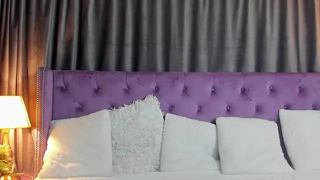 Snapshot of JulietShy chatting on 12/29/24, 06:49 JulietShy online show from 12/29/24, 06:49