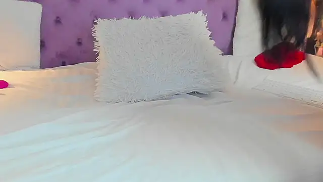 Snapshot of JulietShy chatting on 01/11/25, 12:55 JulietShy online show from 01/11/25, 12:55