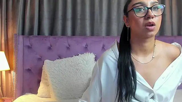 Snapshot of JulietShy chatting on 01/12/25, 12:28 JulietShy online show from 01/12/25, 12:28