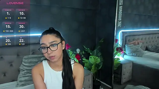 Snapshot of JulietShy chatting on 02/06/25, 03:48 JulietShy online show from 02/06/25, 03:48