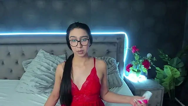 Snapshot of JulietShy chatting on 02/14/25, 12:09 JulietShy online show from 02/14/25, 12:09