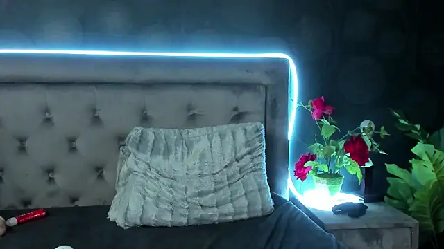 Snapshot of JulietShy chatting on 03/06/25, 09:20 JulietShy online show from 03/06/25, 09:20