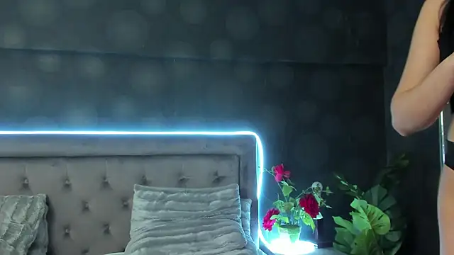 Snapshot of JulietShy chatting on 03/11/25, 11:48 JulietShy online show from 03/11/25, 11:48