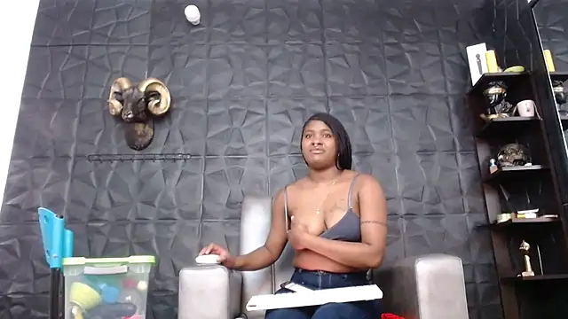 Hanna Fox 69 online show from 10/09/25, 12:47