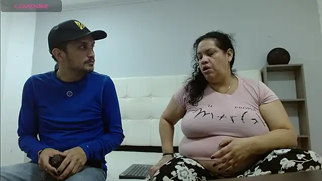 Snapshot of Candy_and_Jh0n chatting on 09/10/25, 03:39 Candy and Jh0n online show from 09/10/25, 03:39